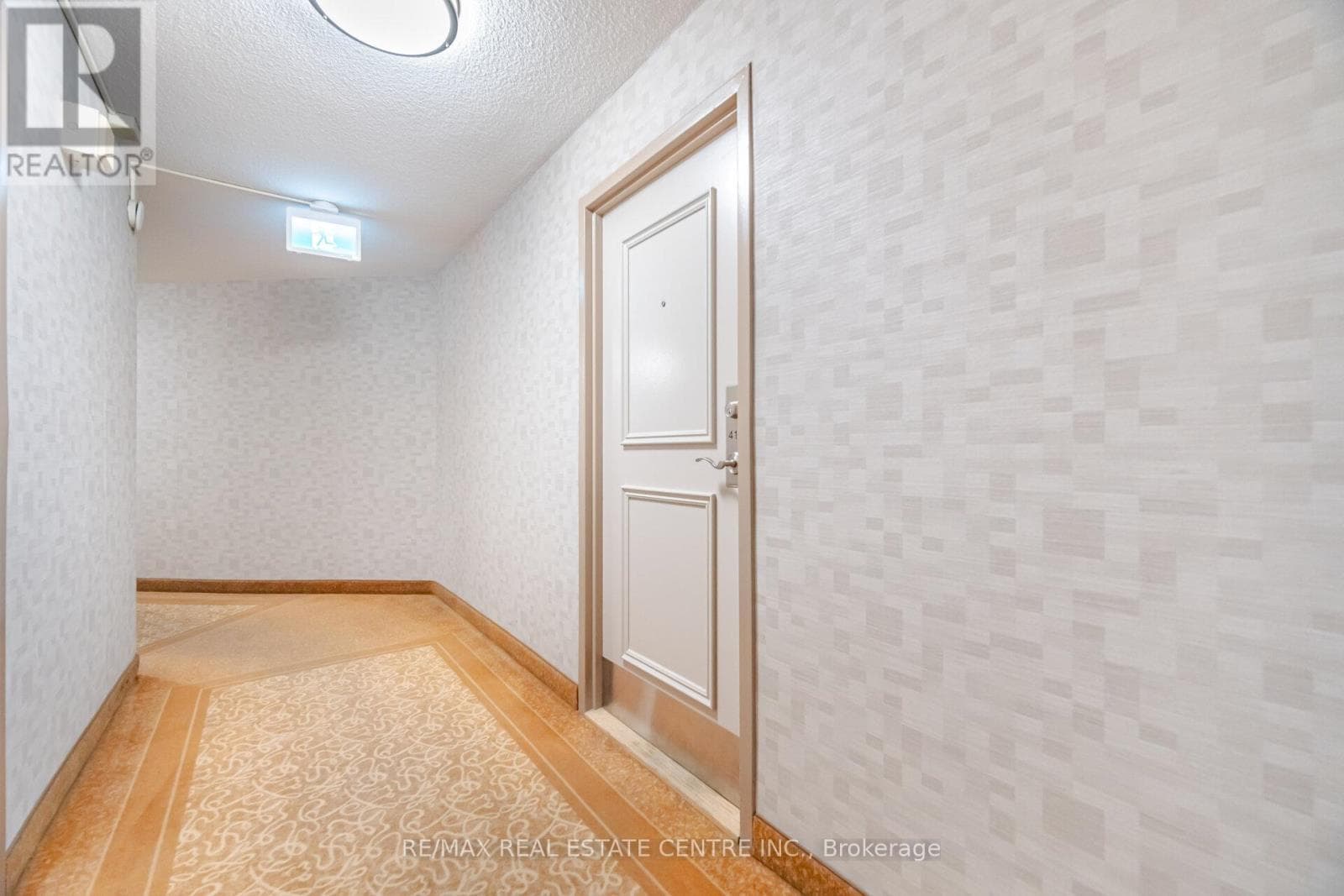 Photo of 410 - 1320 MISSISSAUGA VALLEY BOULEVARD