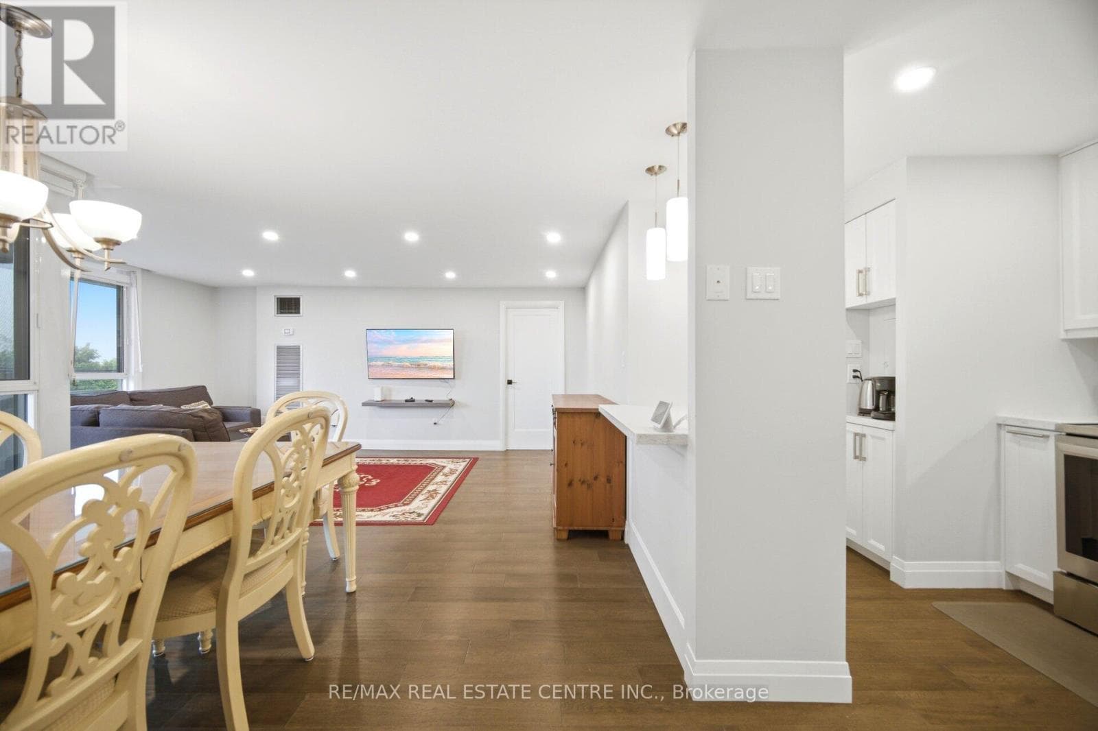 Photo of 410 - 1320 MISSISSAUGA VALLEY BOULEVARD