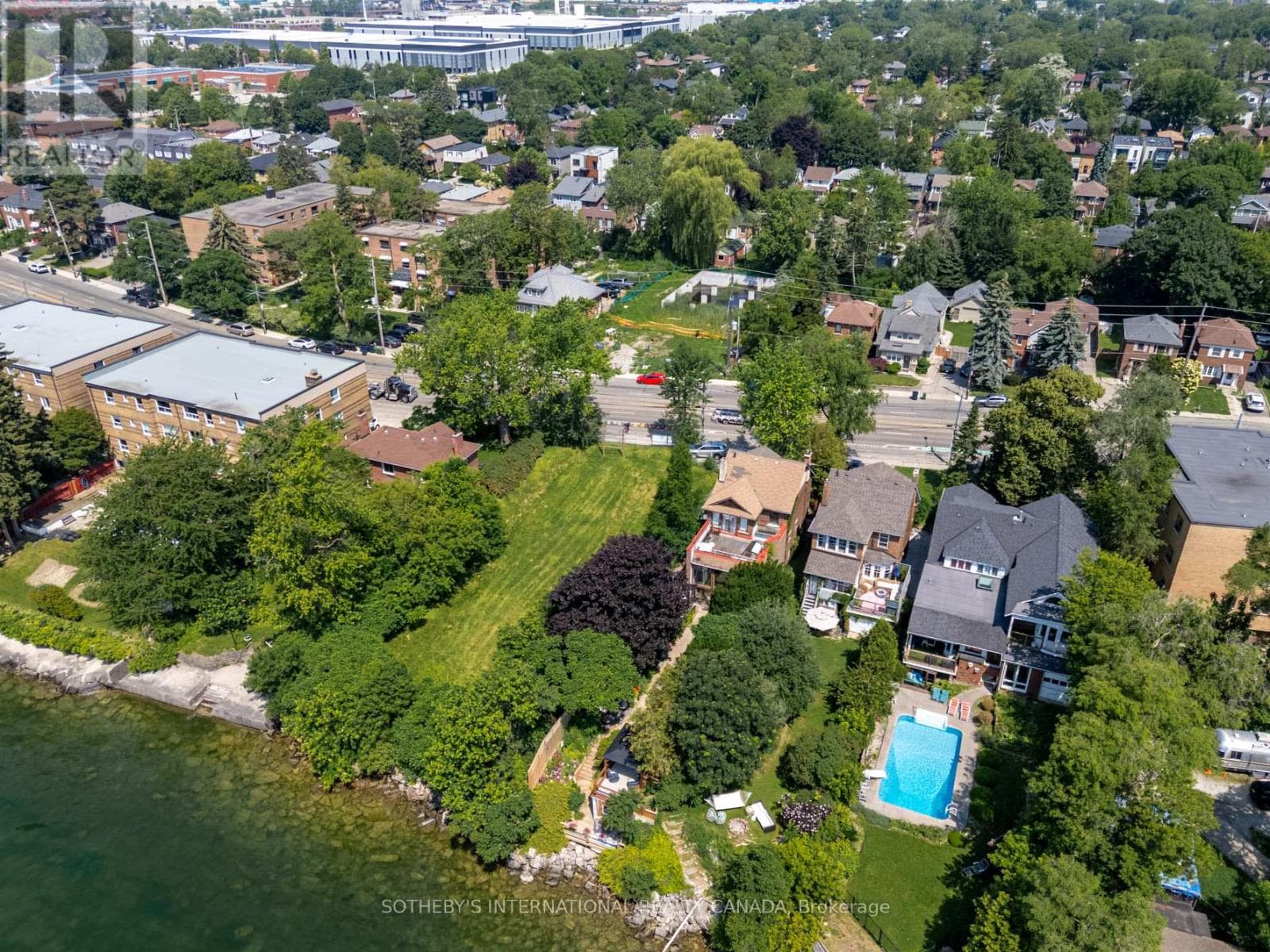 Photo of 2685 LAKE SHORE BOULEVARD W