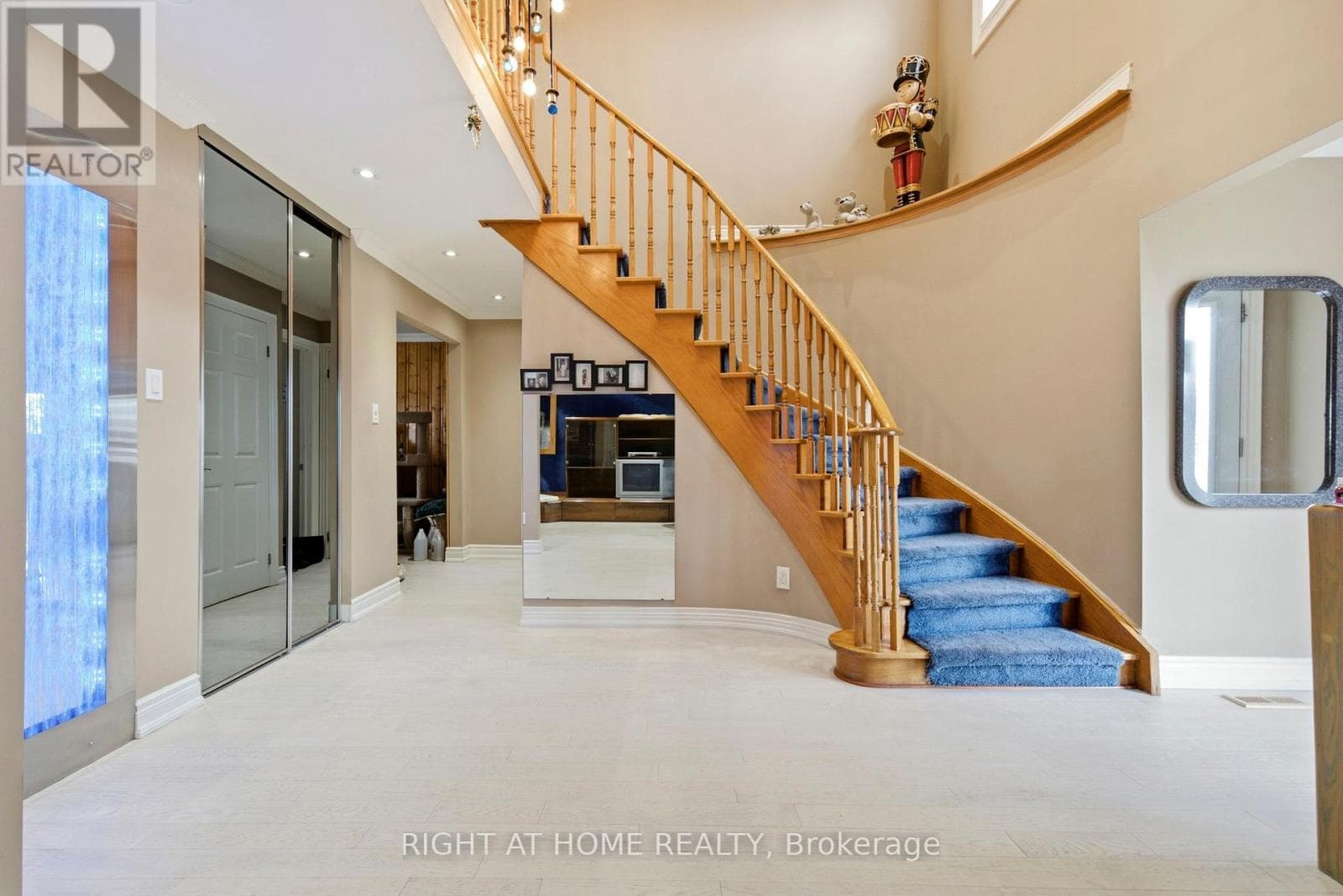 Photo of 7 POLYGON COURT