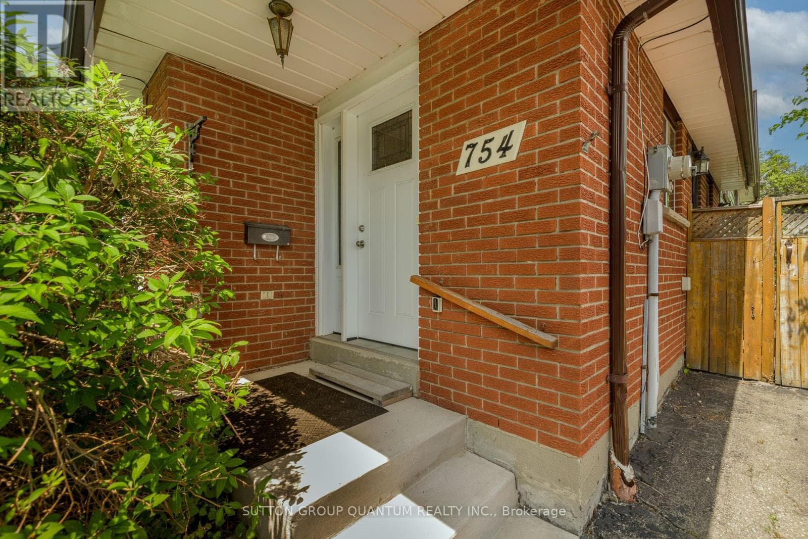 Photo of 754 EAGLEMOUNT CRESCENT