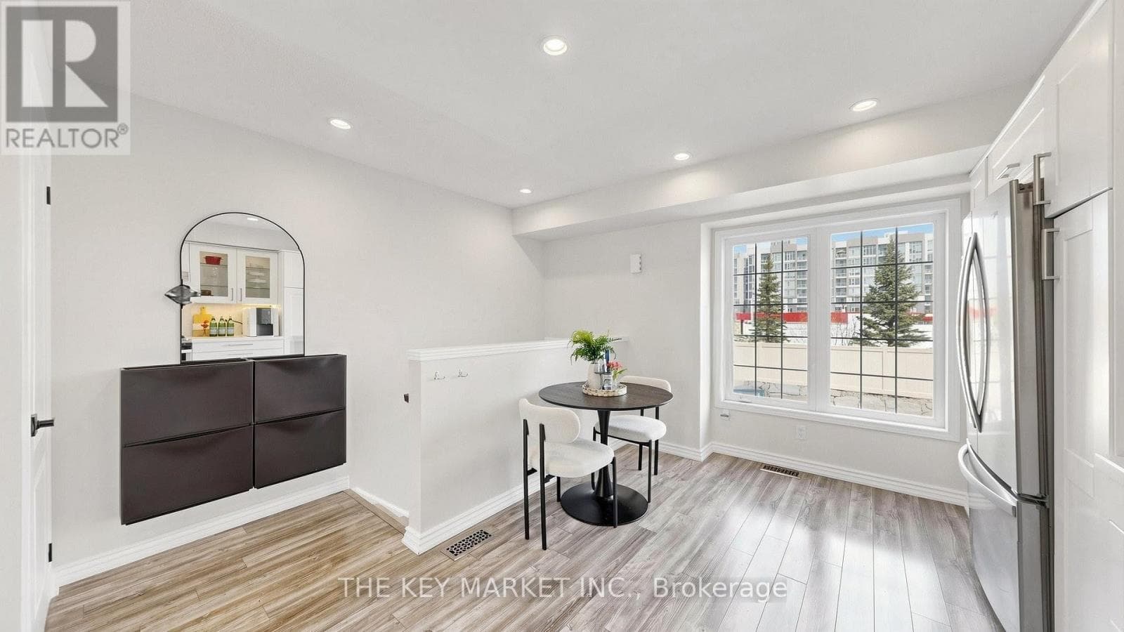 Photo of 14 - 435 ENGLISH ROSE LANE