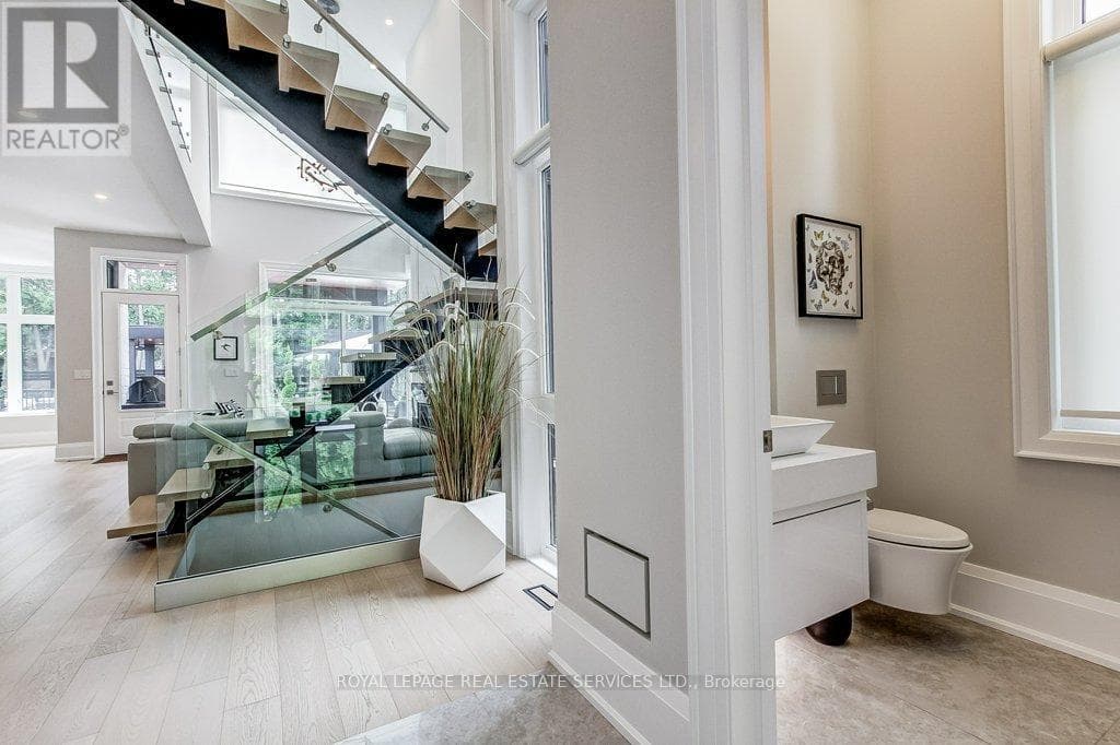 Photo of 3119 VICTORIA STREET
