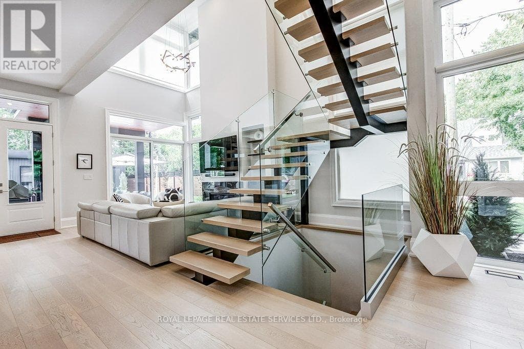 Photo of 3119 VICTORIA STREET