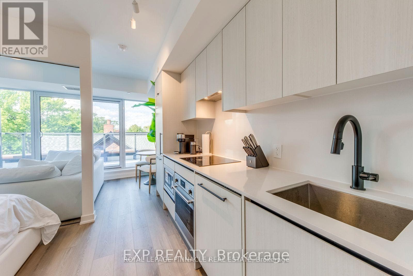 Photo of 415 - 5 LAKEVIEW AVENUE