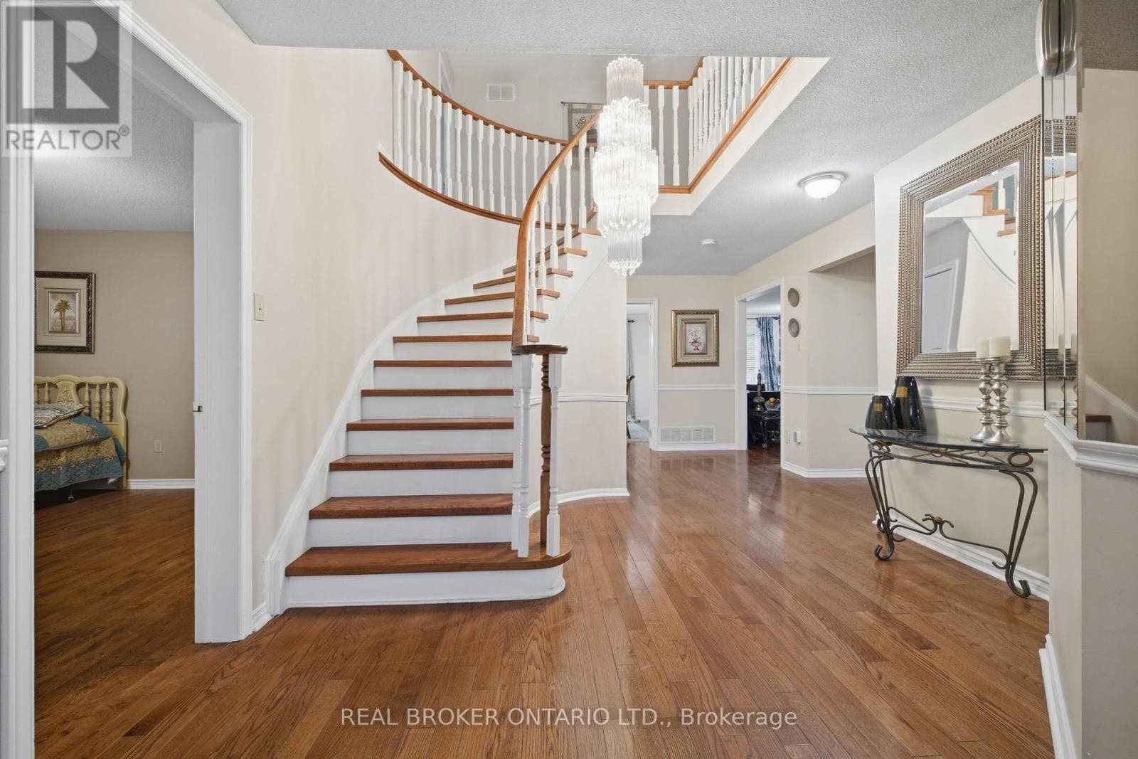 Photo of 1356 MAPLERIDGE CRESCENT