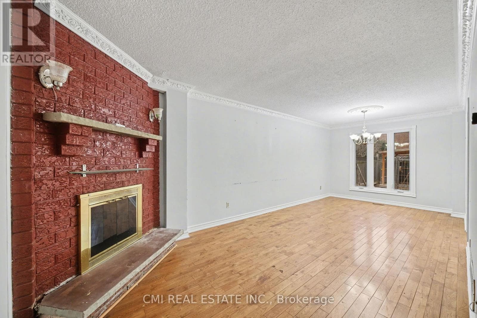 Photo of 993 LUCERNE CRESCENT
