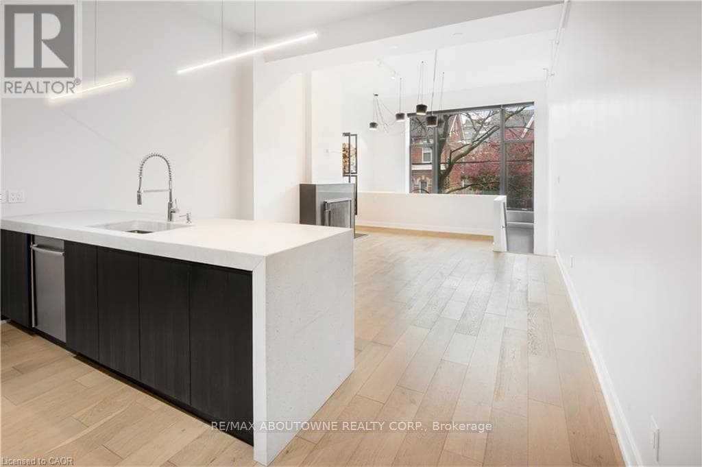 Photo of 105 - 676 RICHMOND STREET W