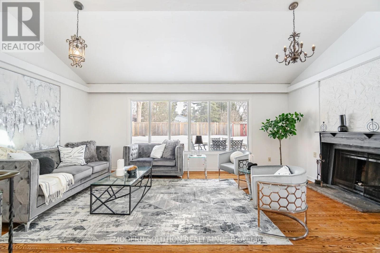 Photo of 2557 MINDEMOYA ROAD