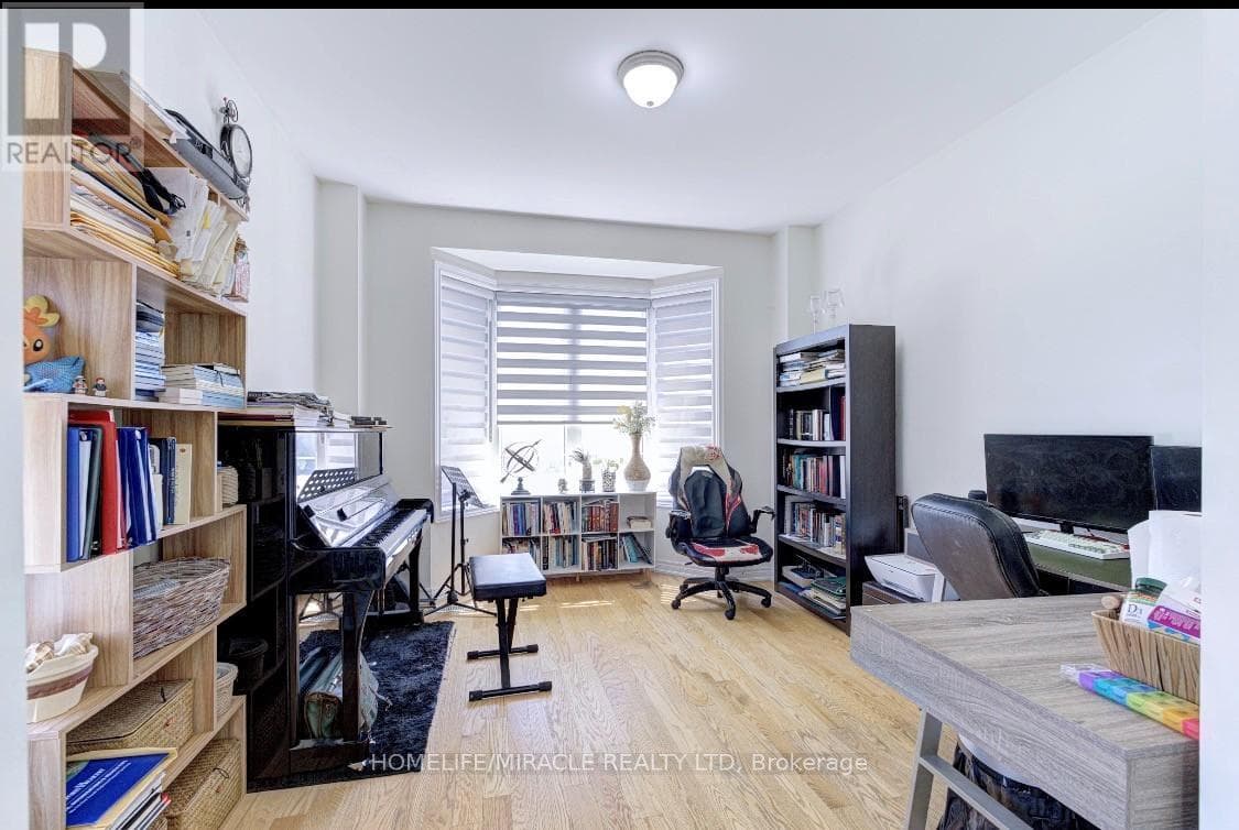 Photo of 566 BRISDALE DRIVE