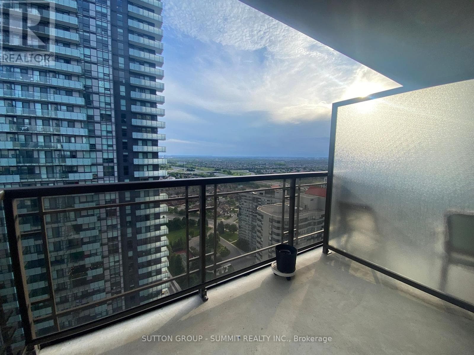 Photo of 2809 - 385 PRINCE OF WALES AVENUE