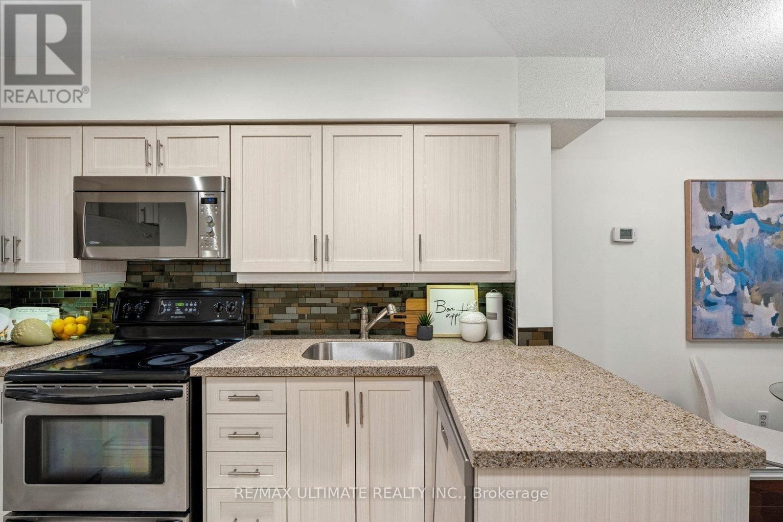 Photo of 25 - 217 ST. GEORGE STREET