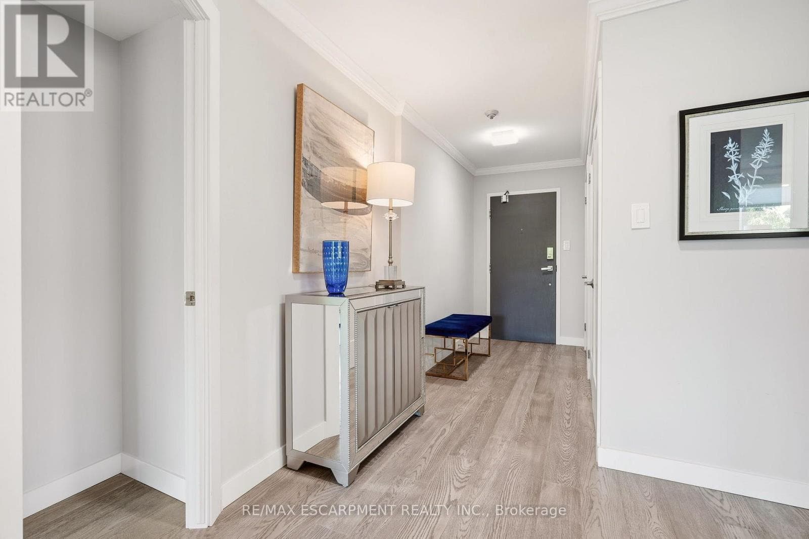Photo of 507 - 2121 LAKESHORE ROAD