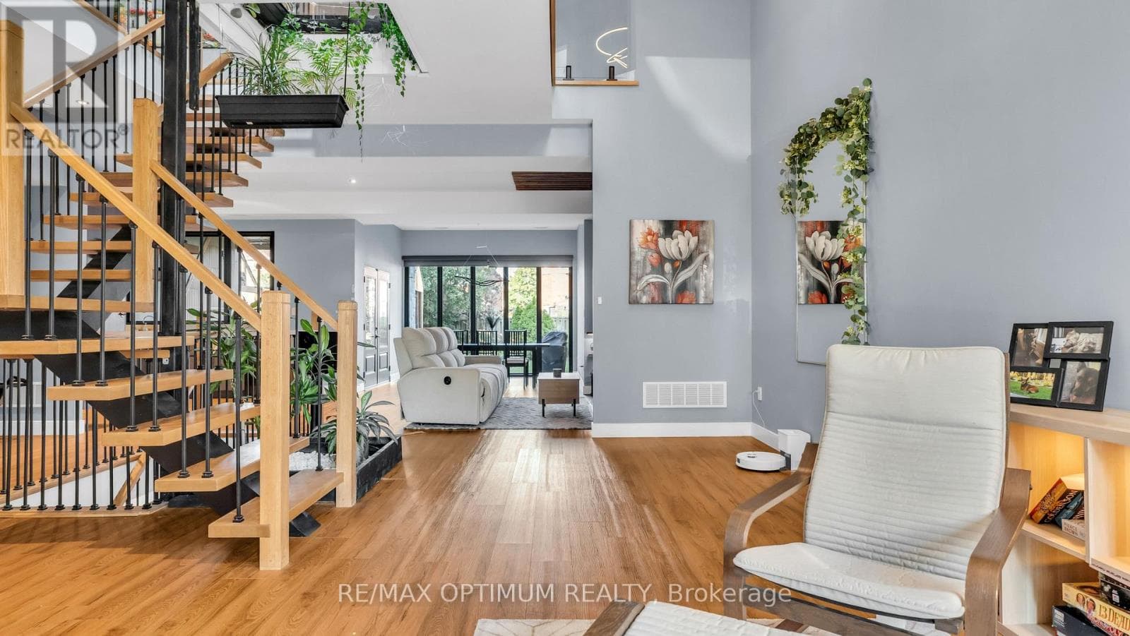 Photo of 644 ROSELAIRE TRAIL