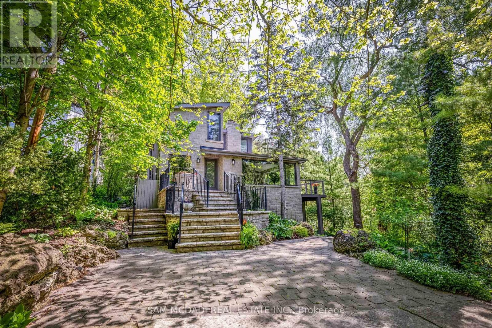 Photo of 1273 QUEEN VICTORIA AVENUE