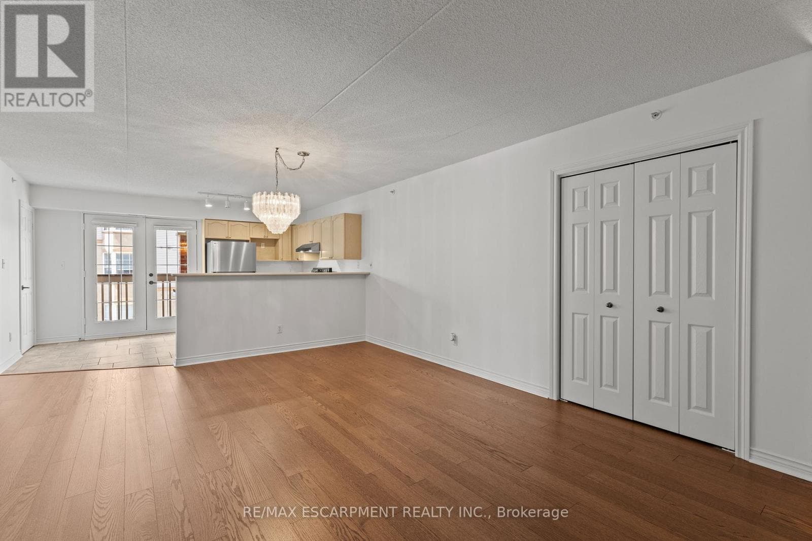Photo of 202 - 4005 KILMER DRIVE