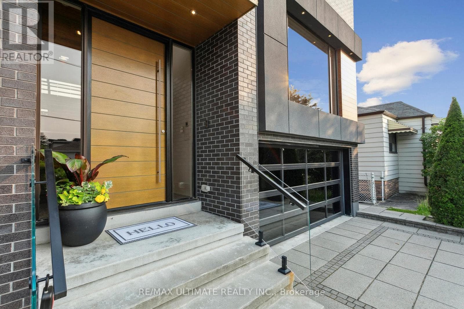 Photo of 1139 GLENGROVE AVENUE W