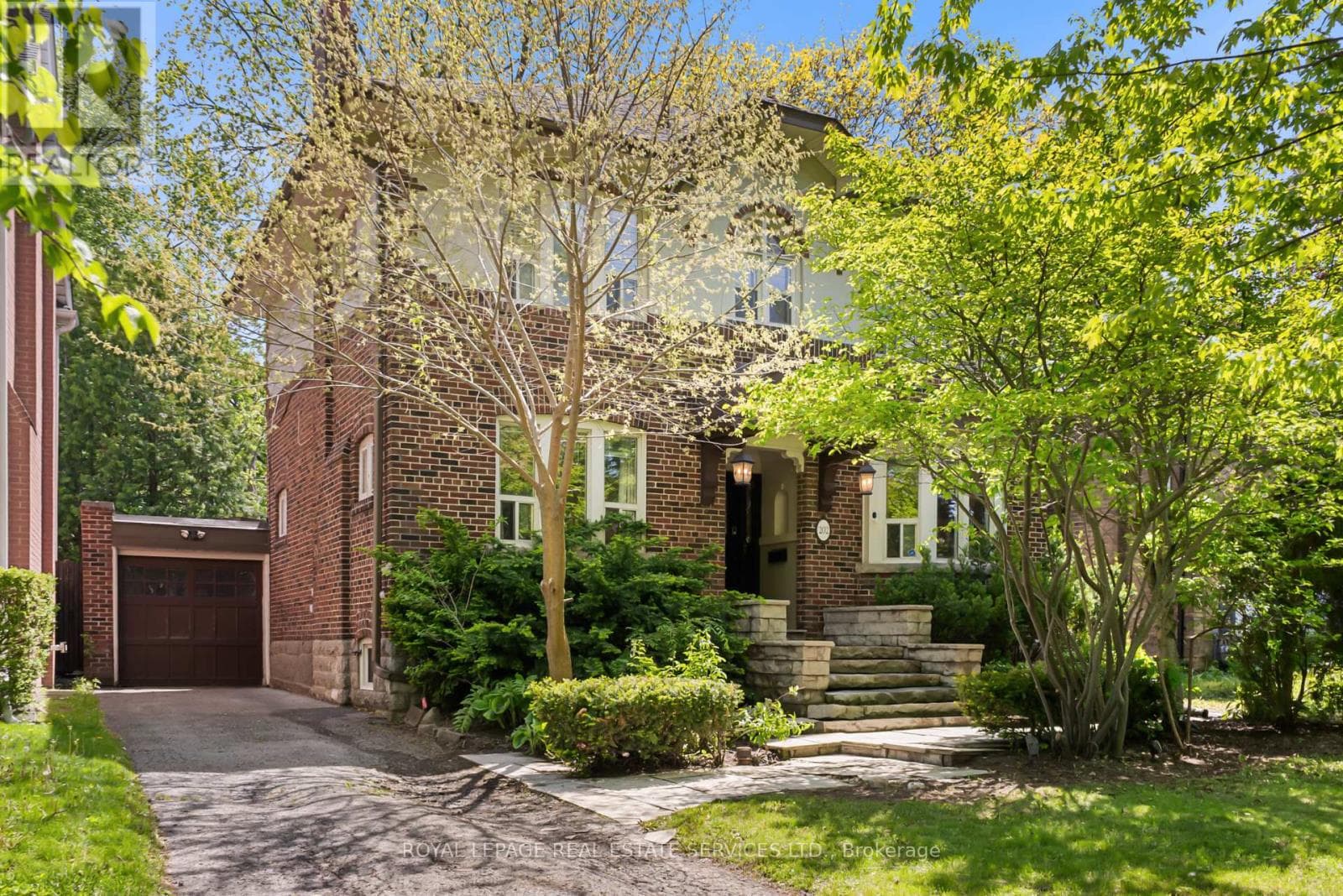 Photo of 202 DINNICK CRESCENT