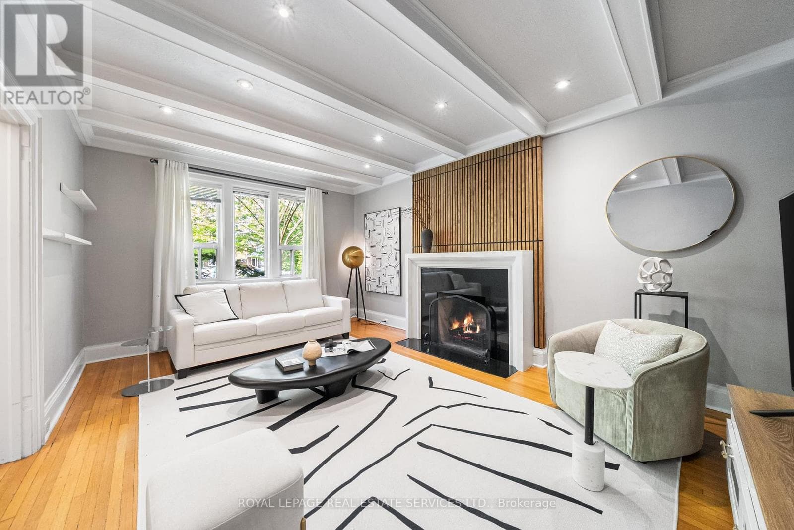 Photo of 202 DINNICK CRESCENT