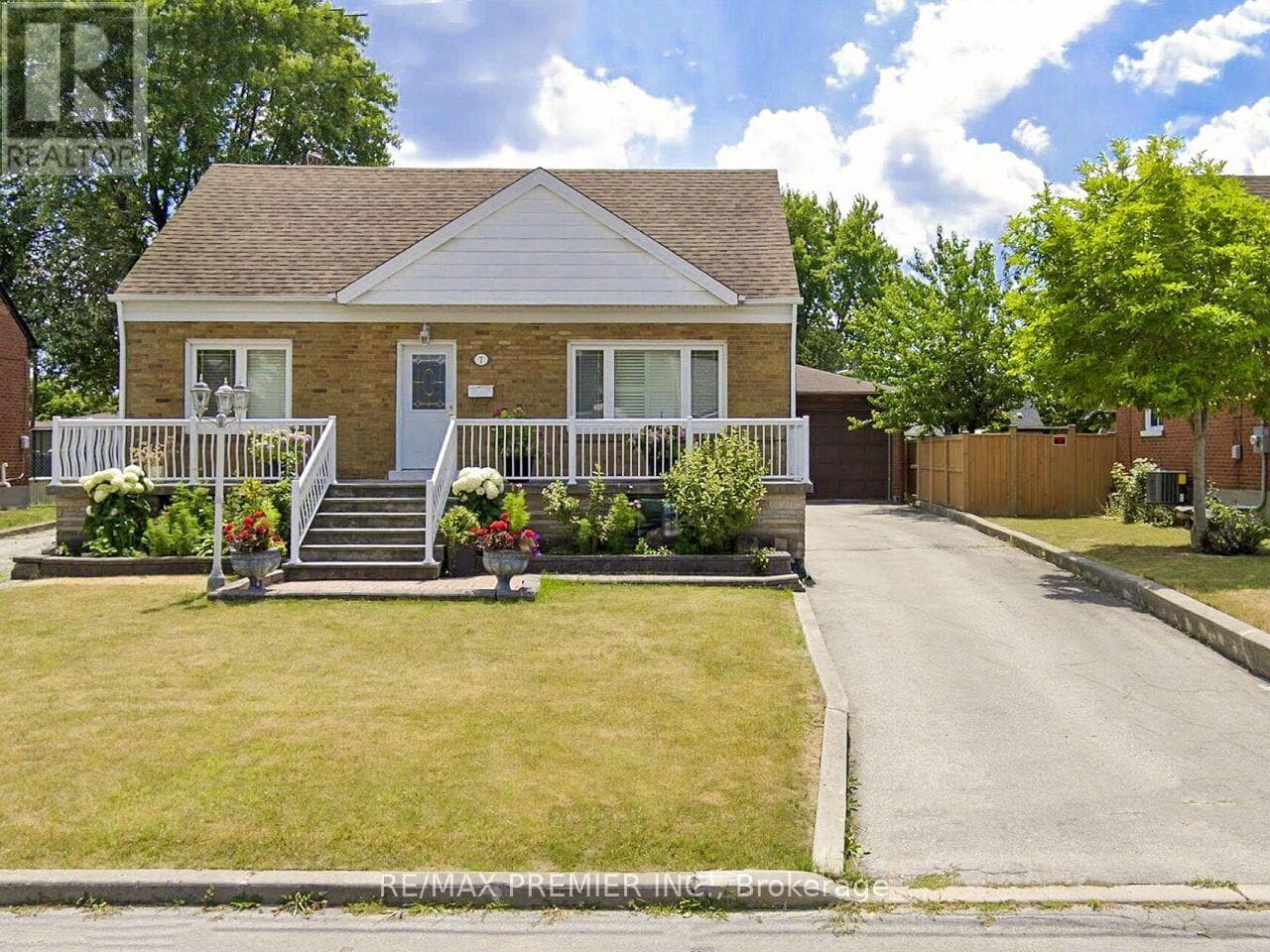 Photo of 7 MAYALL AVENUE