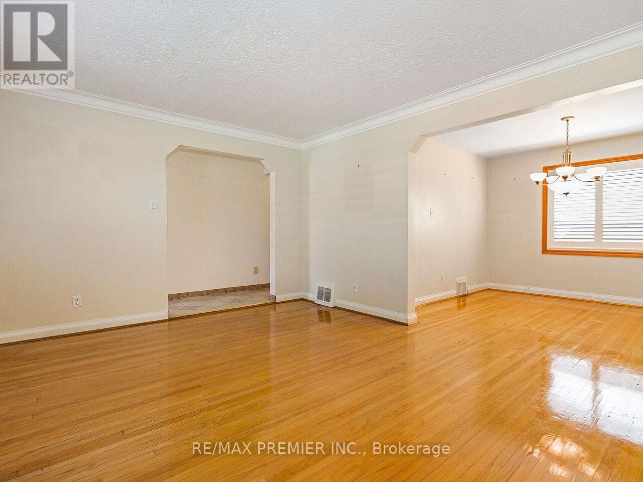 Photo of 7 MAYALL AVENUE