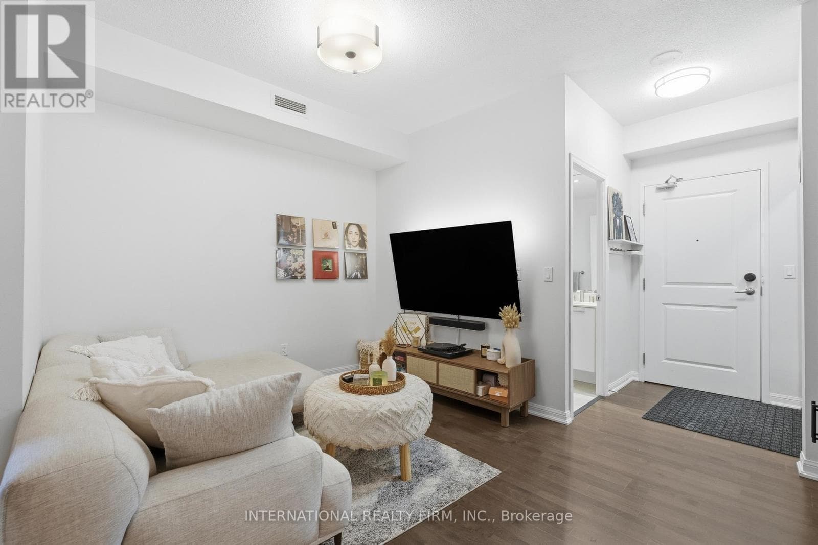 Photo of 711 - 628 FLEET STREET