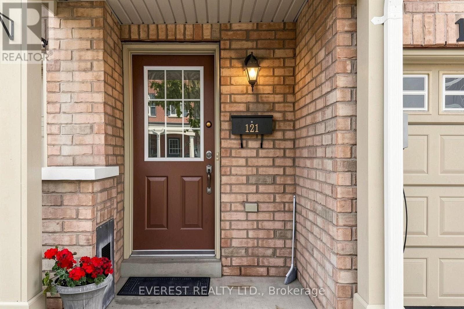 Photo of 121 JENKINSON WAY