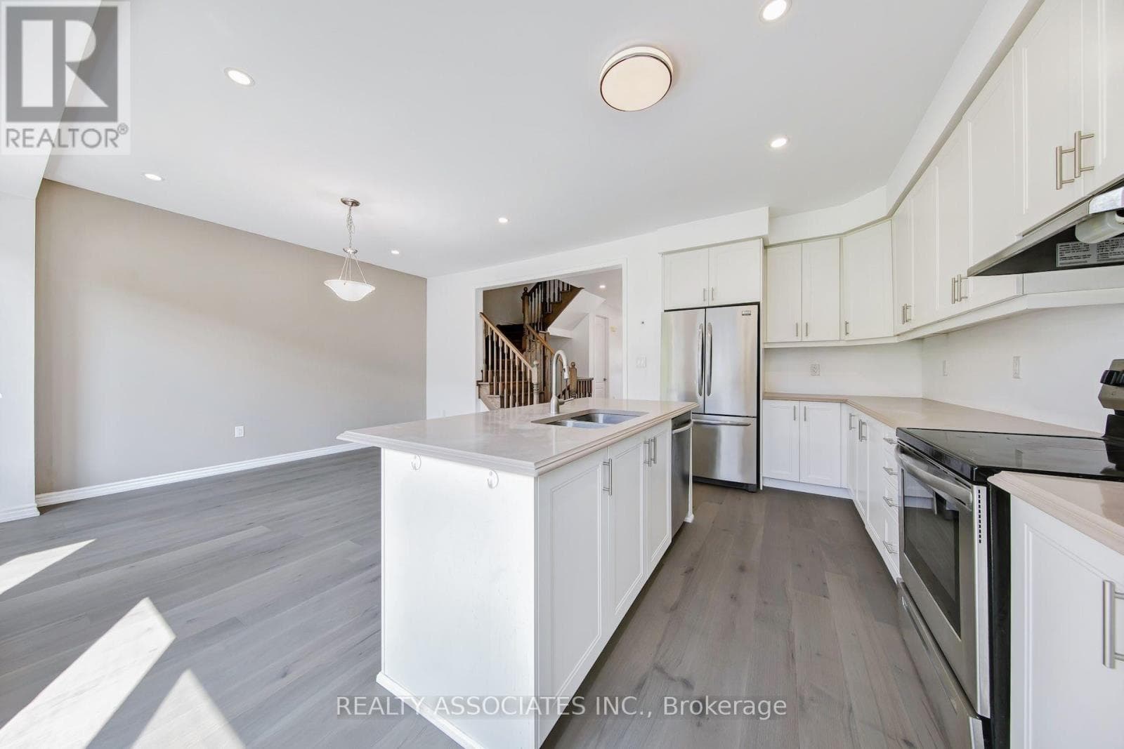 Photo of 17 VAUDEVILLE DRIVE