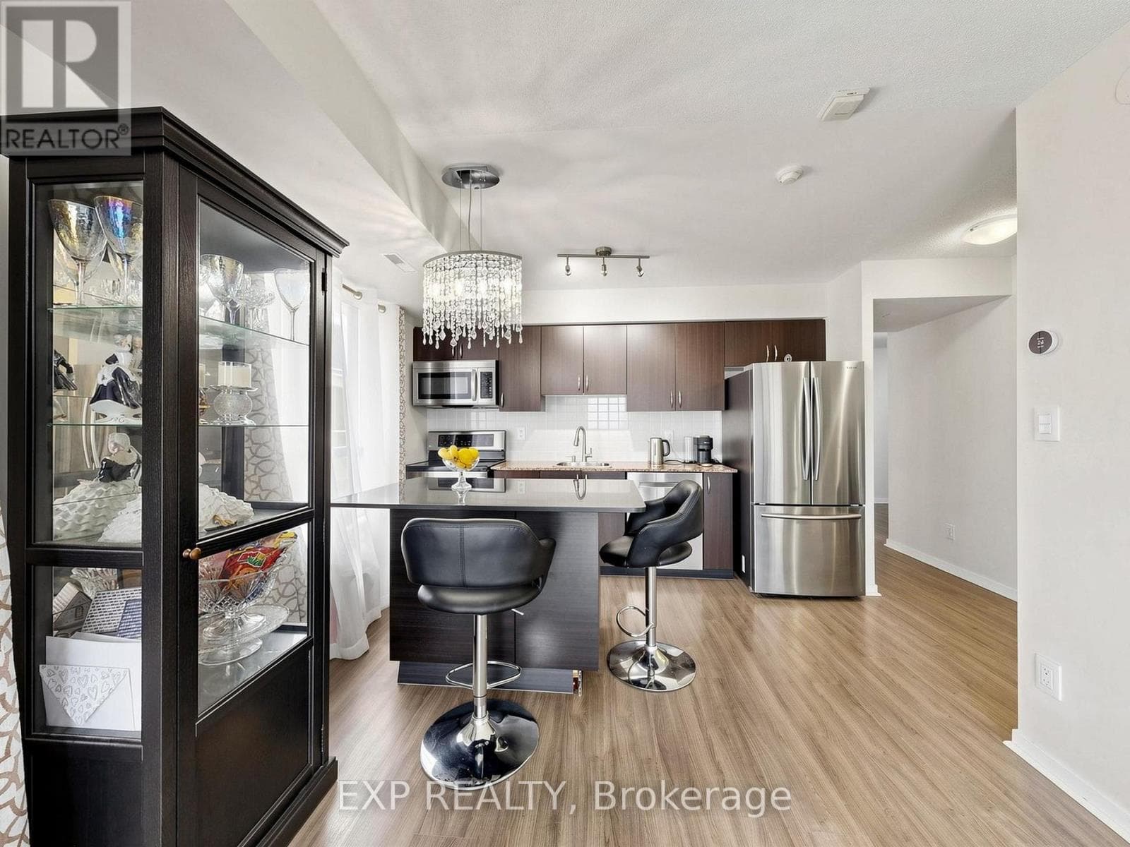Photo of 302 - 801 SHEPPARD AVENUE W