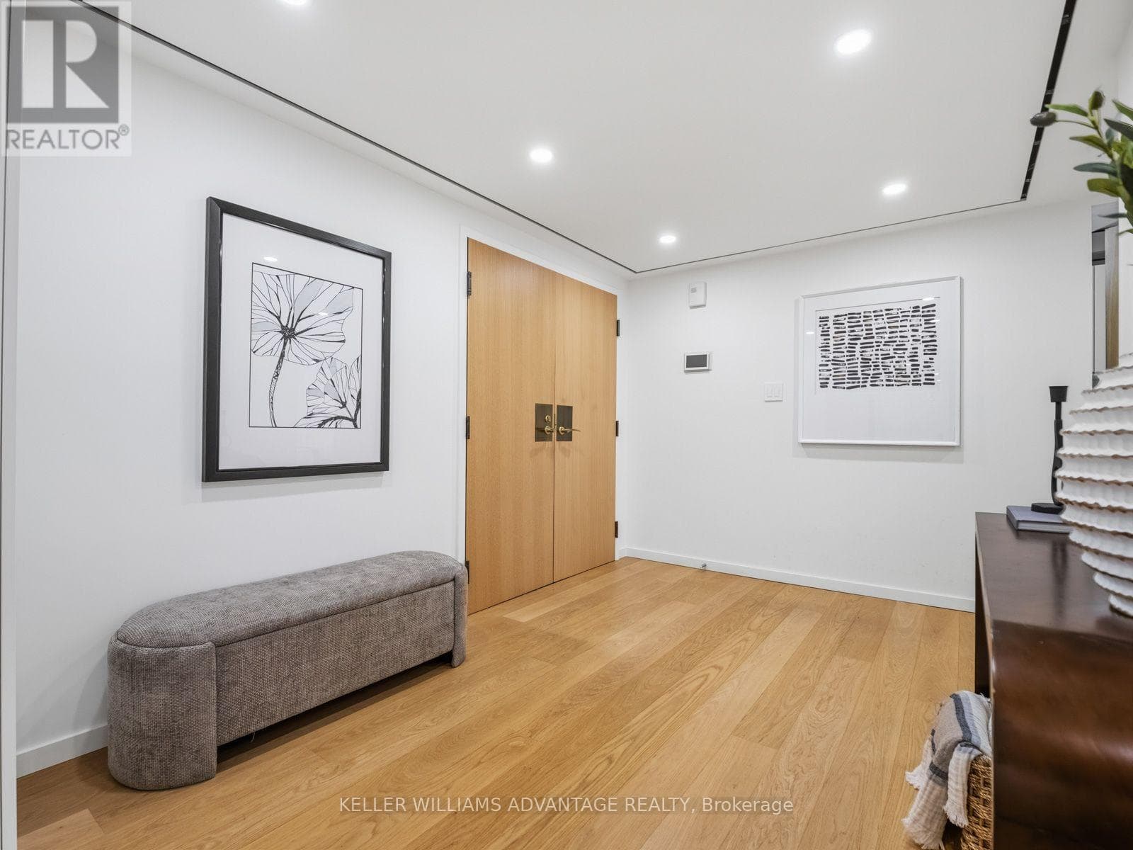 Photo of 1002 - 1166 BAY STREET