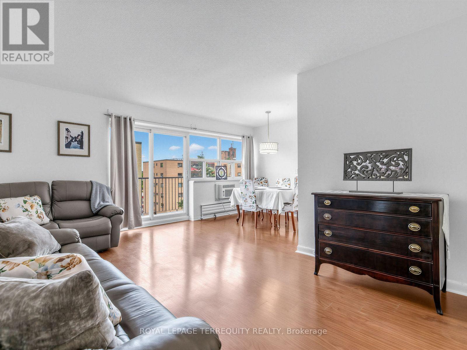 Photo of 404 - 8 KINGSBRIDGE COURT
