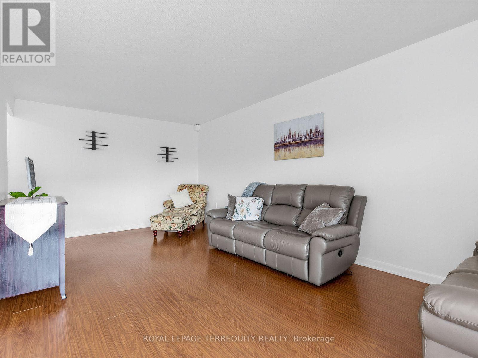 Photo of 404 - 8 KINGSBRIDGE COURT