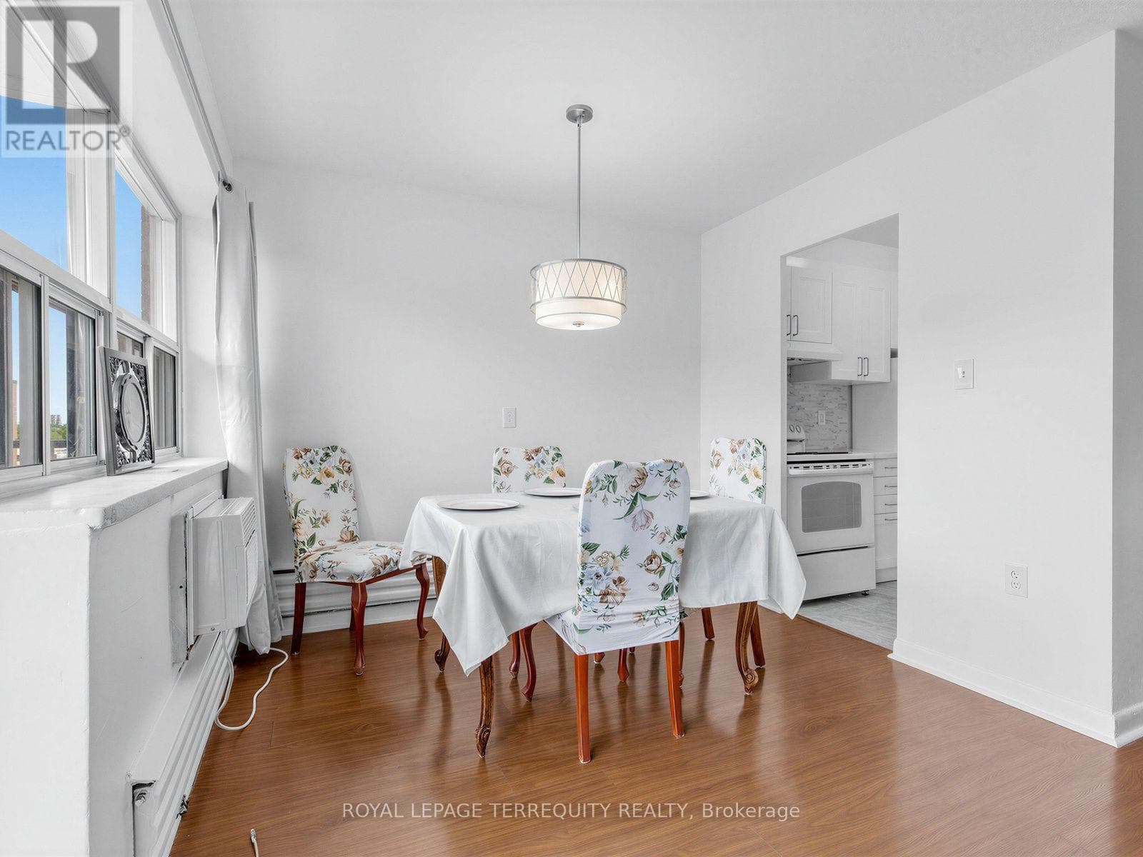 Photo of 404 - 8 KINGSBRIDGE COURT