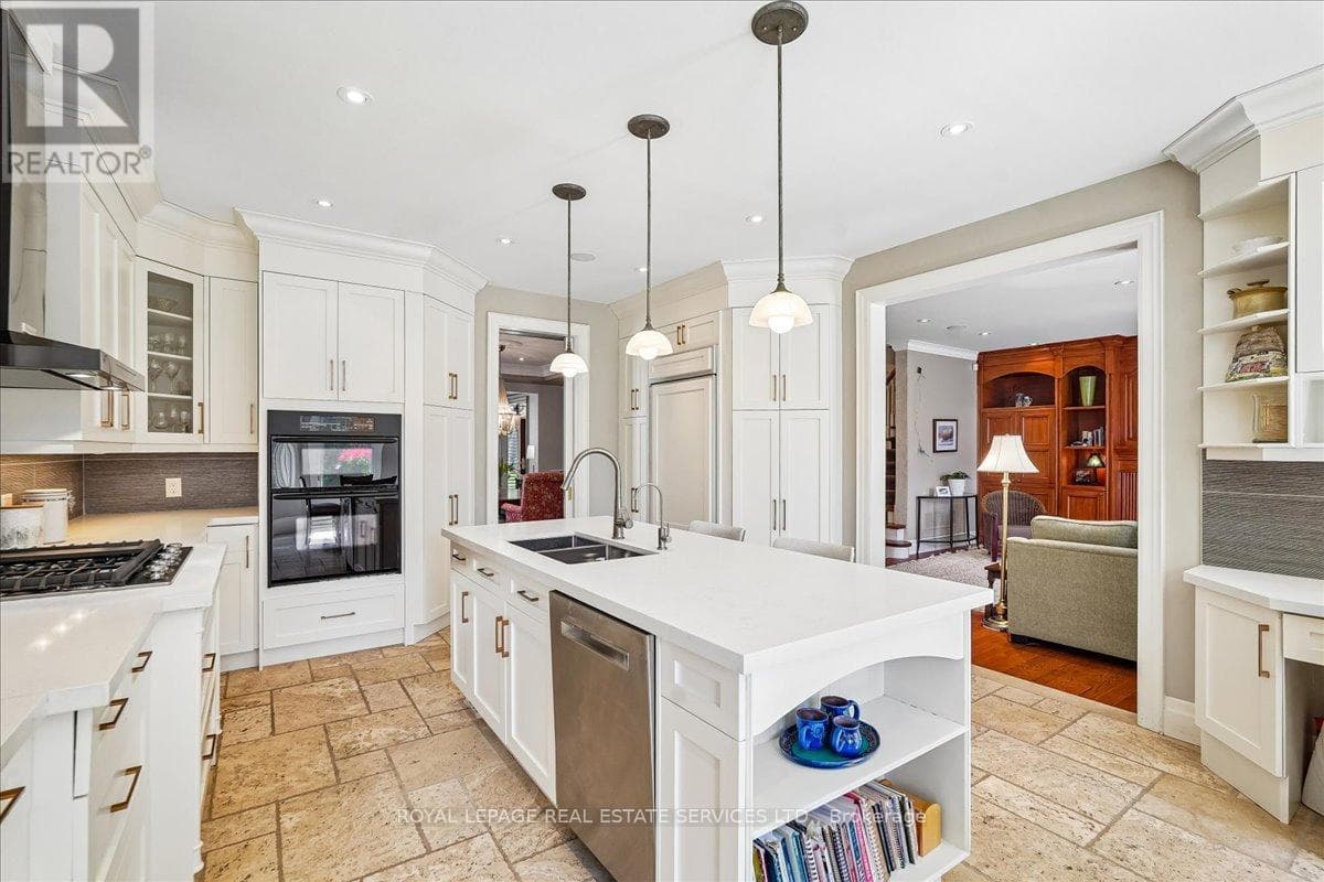 Photo of 1726 THE PINES