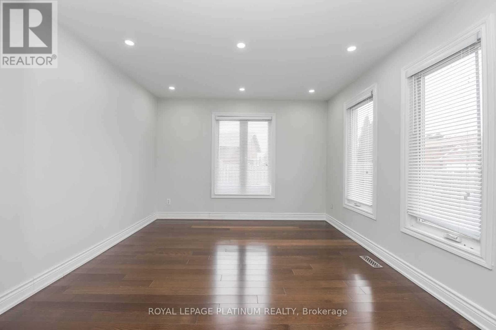 Photo of 63 LORD SIMCOE DRIVE