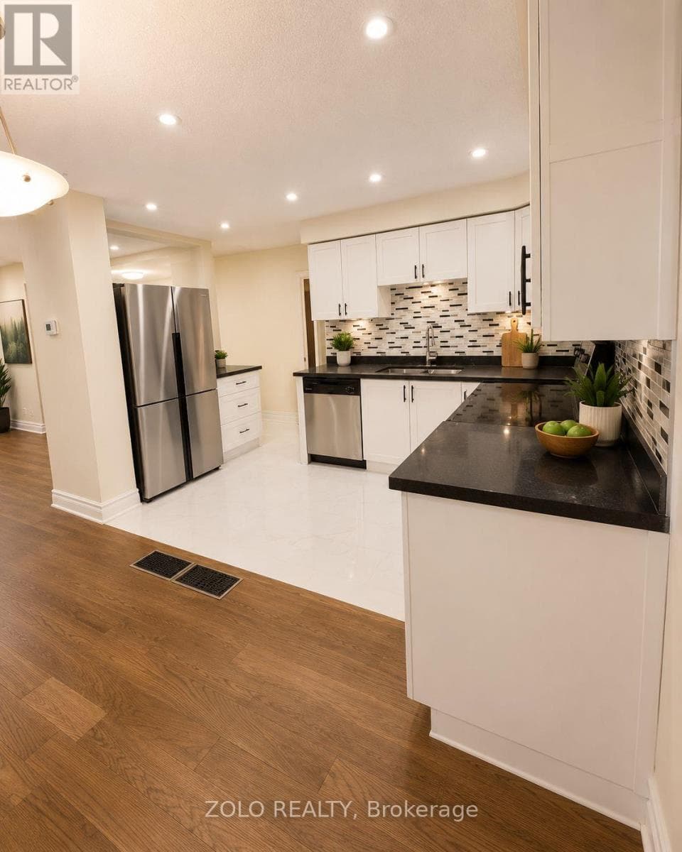 Photo of 16 - 3250 THE CREDIT WOODLANDS