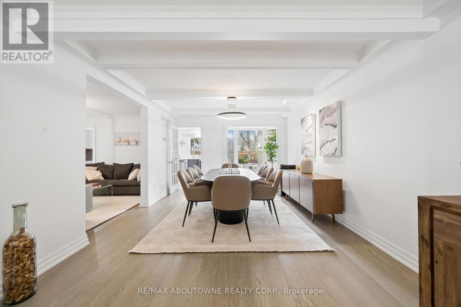 Photo of 1194 QUEEN VICTORIA AVENUE