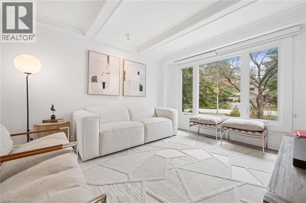Photo of 1194 QUEEN VICTORIA Avenue
