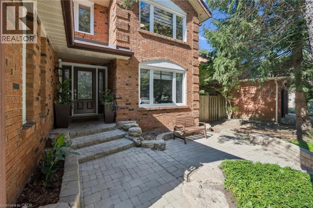 Photo of 1194 QUEEN VICTORIA Avenue