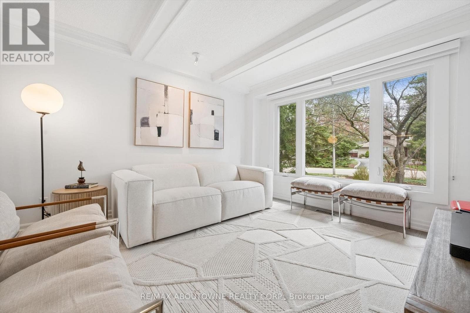 Photo of 1194 QUEEN VICTORIA AVENUE