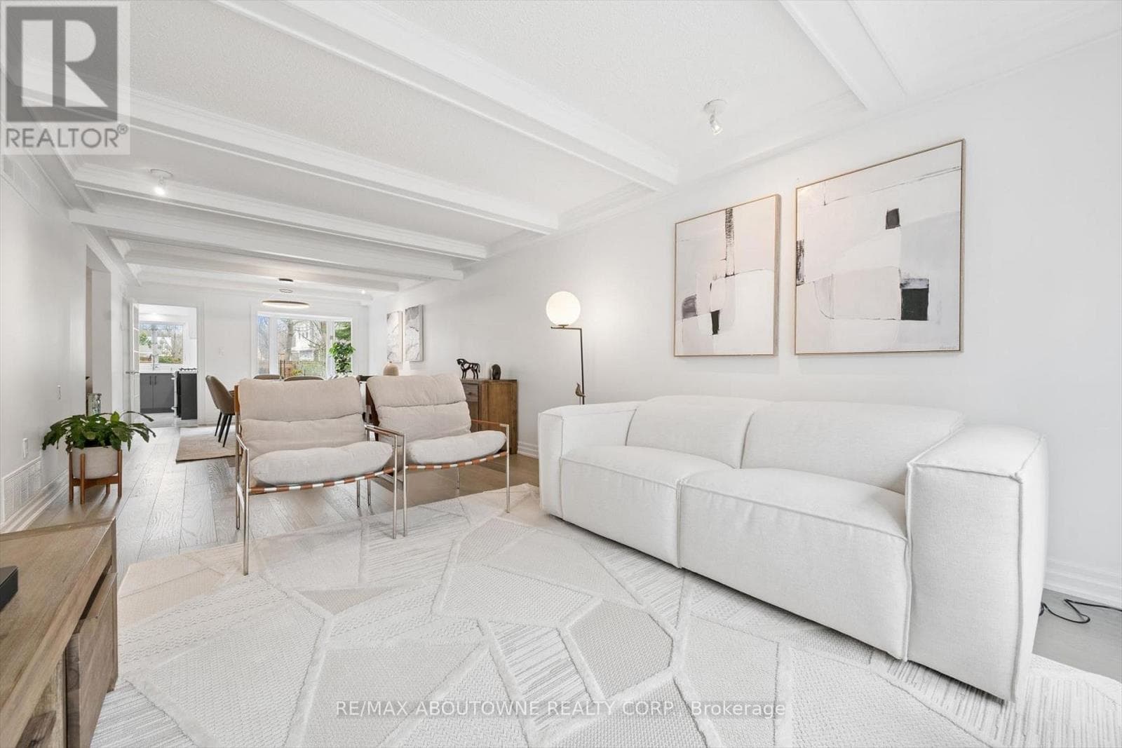 Photo of 1194 QUEEN VICTORIA AVENUE