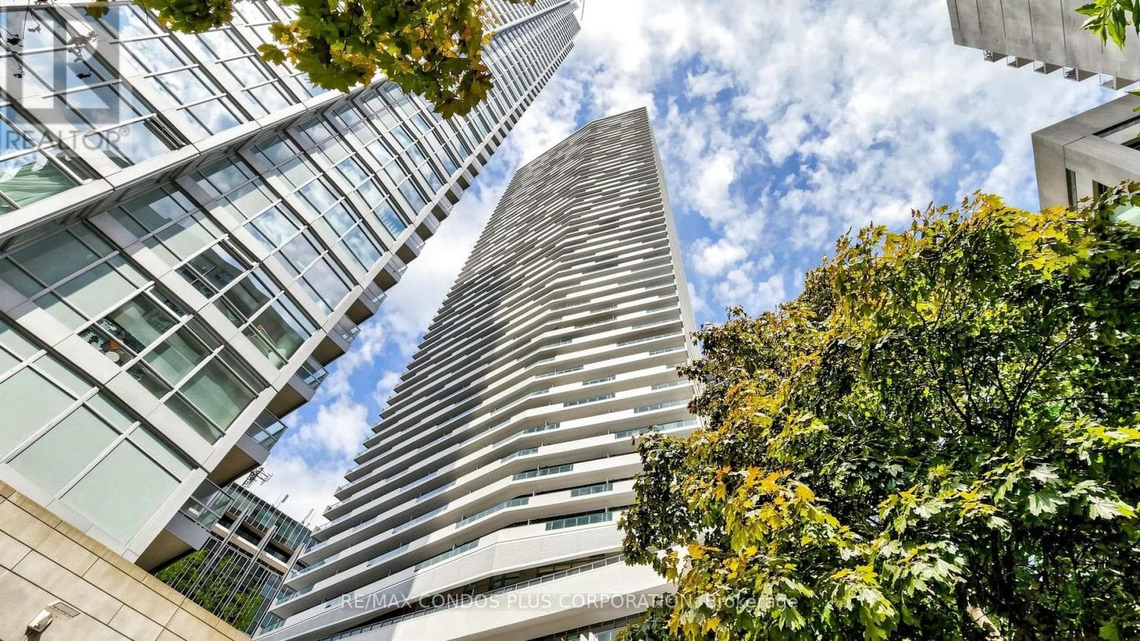 Photo of 506 - 2221 YONGE STREET