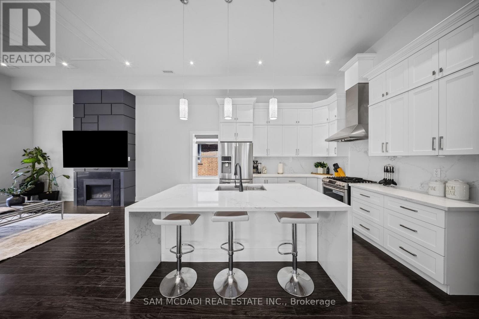 Photo of 30 MAPLE AVENUE N