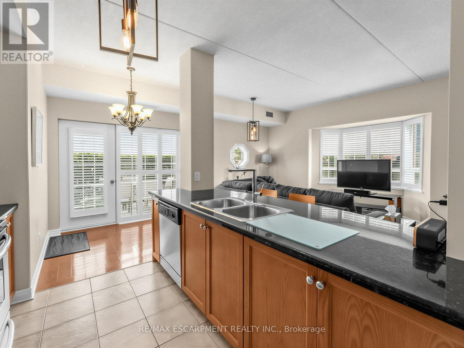 Photo of 103 - 1379 COSTIGAN ROAD