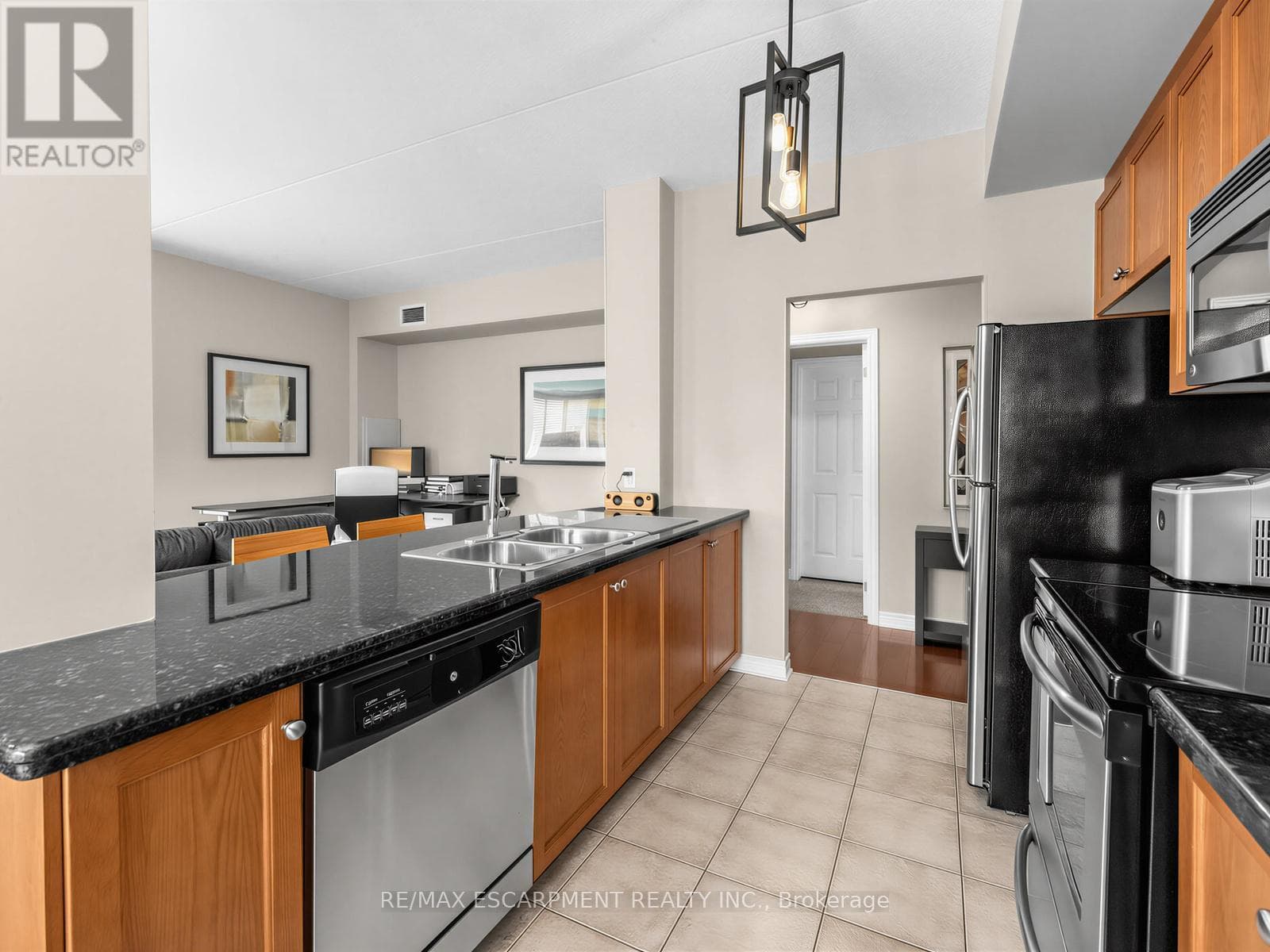 Photo of 103 - 1379 COSTIGAN ROAD