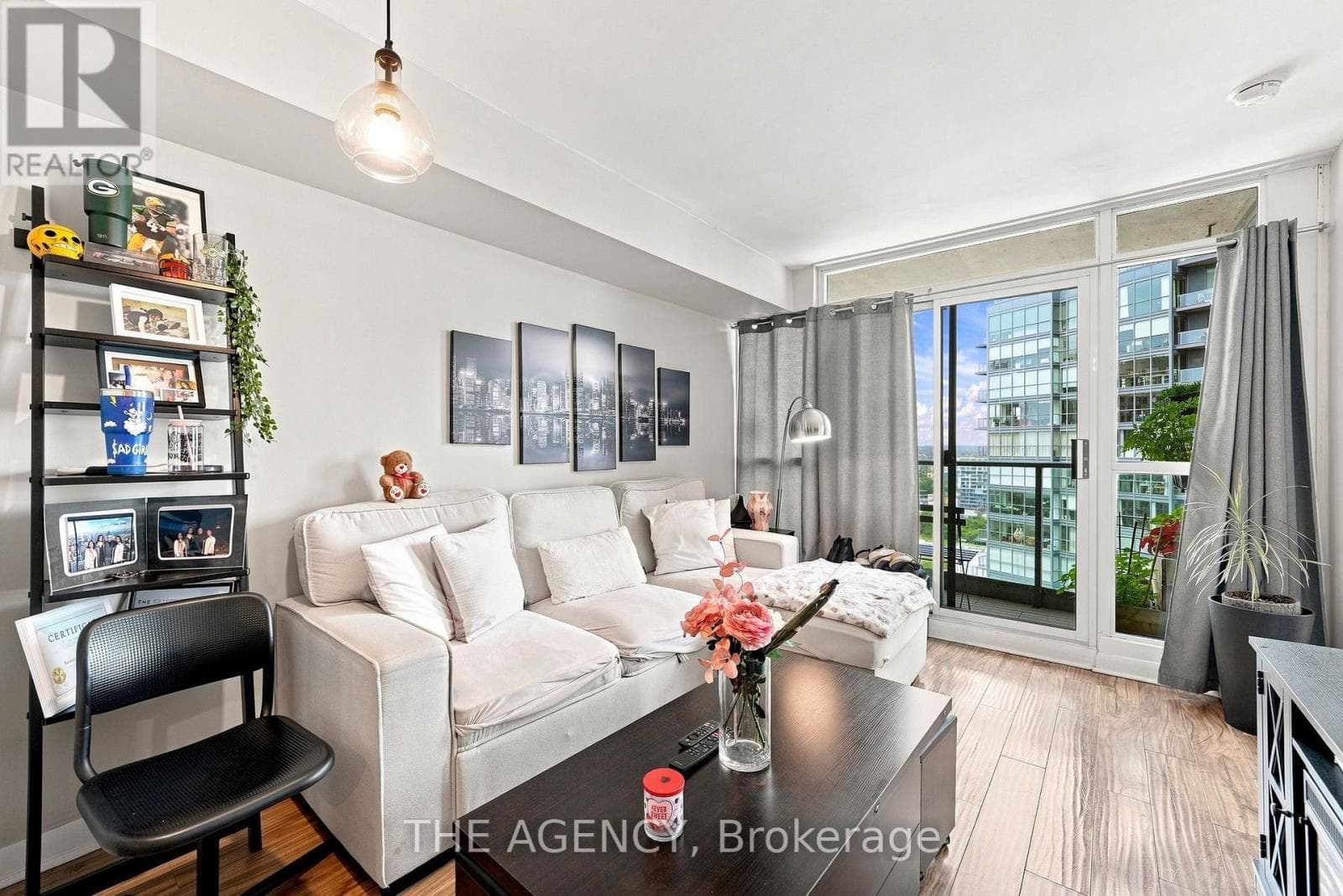 Photo of 2301 - 600 FLEET STREET