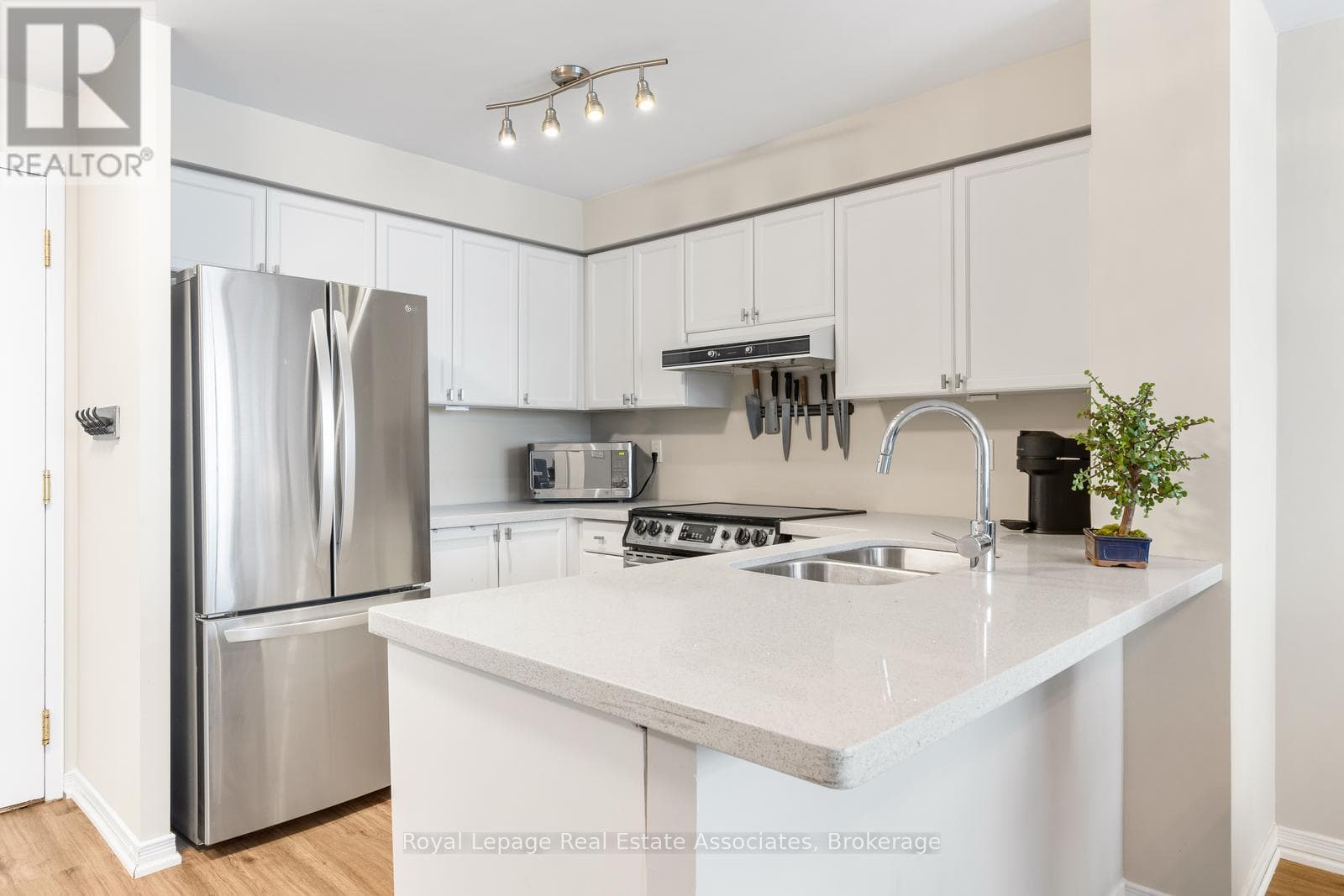 Photo of PH7 - 2565 ERIN CENTRE BOULEVARD
