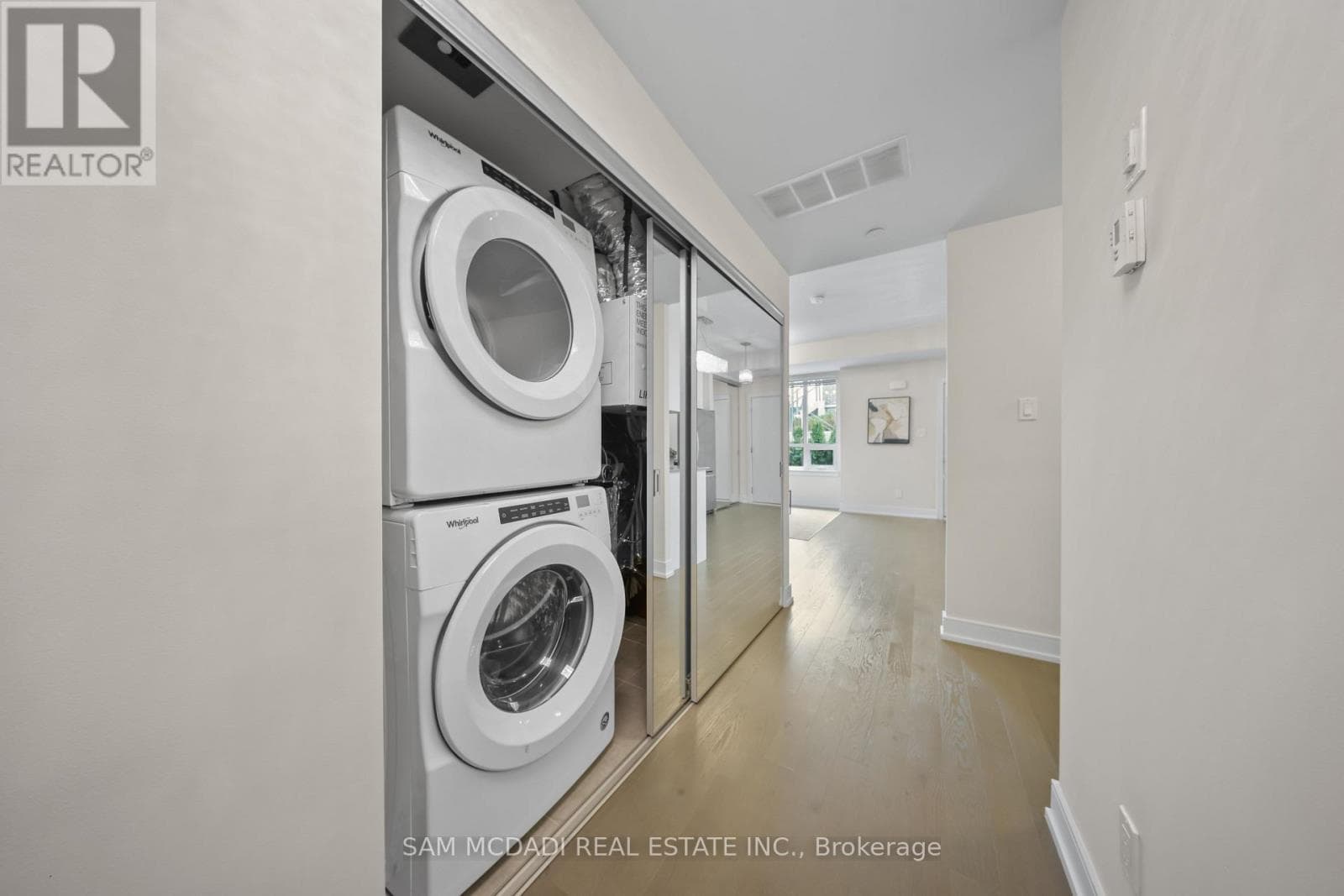 Photo of 1 - 670 ATWATER AVENUE