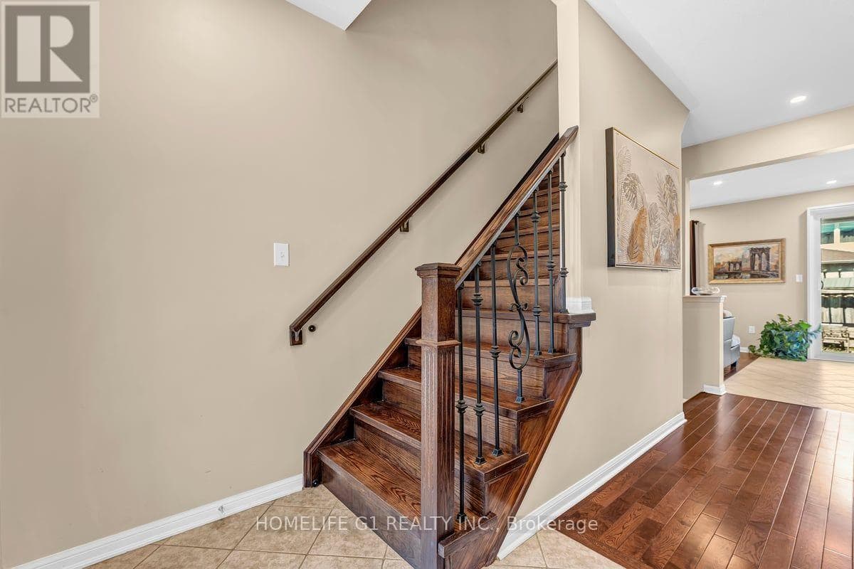 Photo of 889 CHALLINOR TERRACE