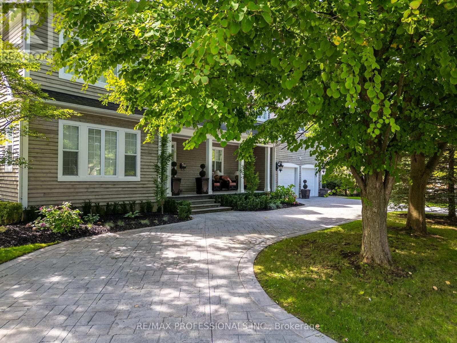 Photo of 354 COUNTRY CLUB CRESCENT